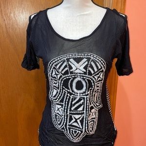 Hasma hand shirt with‎ black and white stripes on back